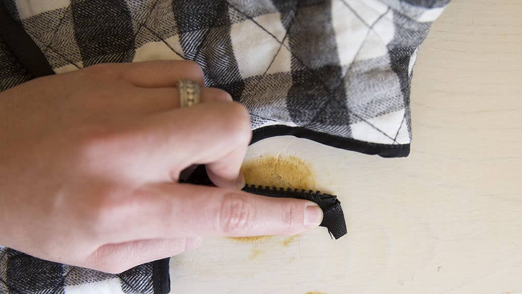 how to sew a zipper
